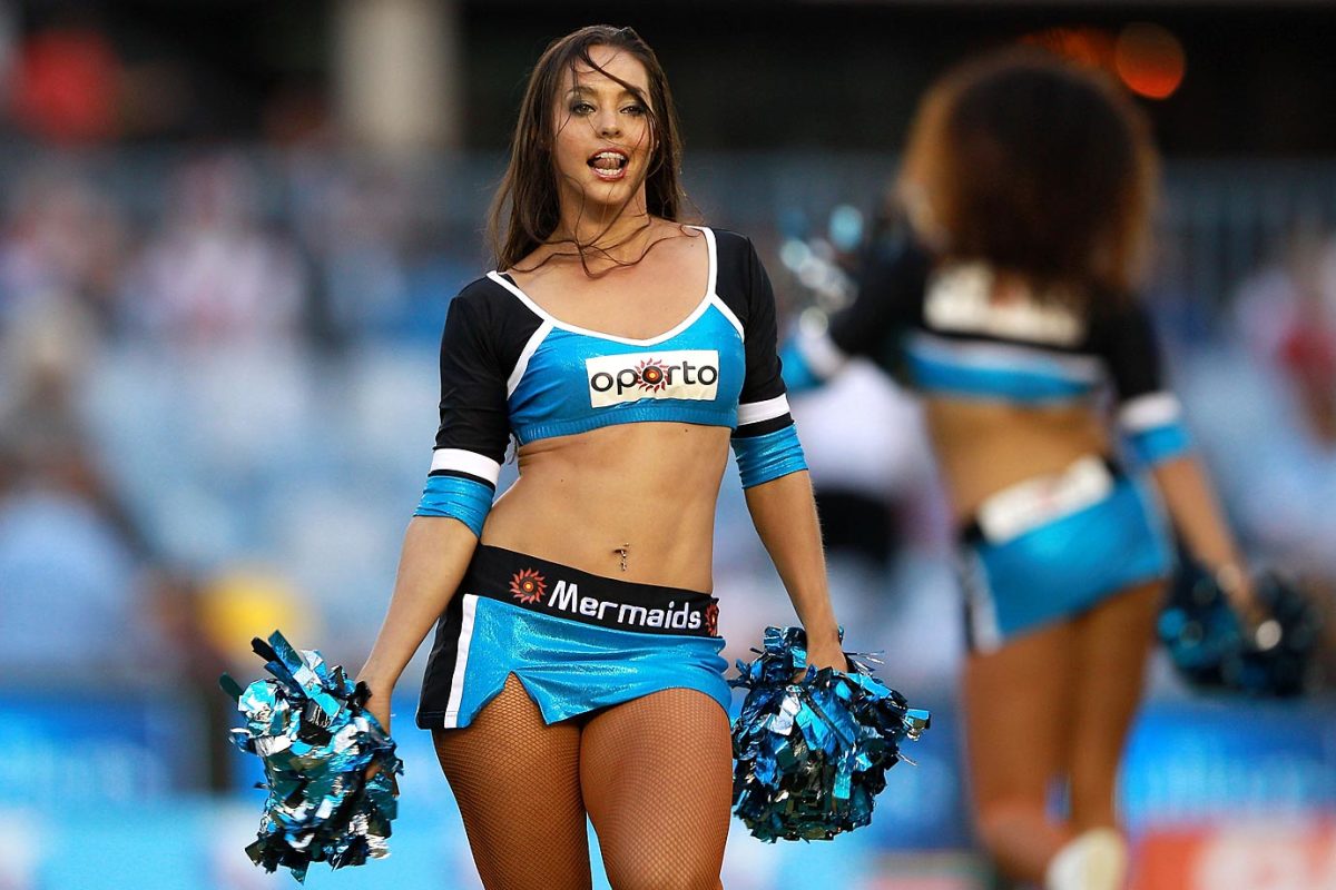 Australia-cheerleaders-480010077_master.jpg