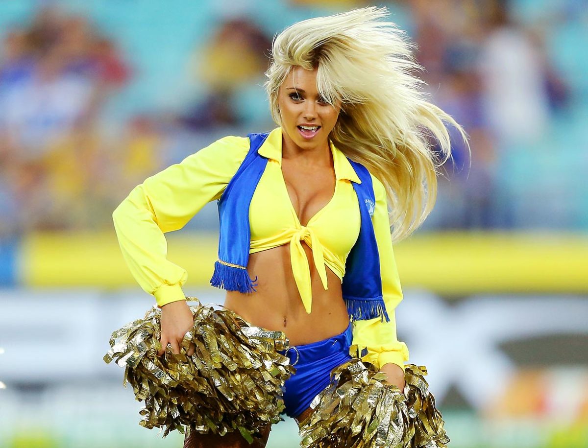 Australia-cheerleaders-163665814_master.jpg