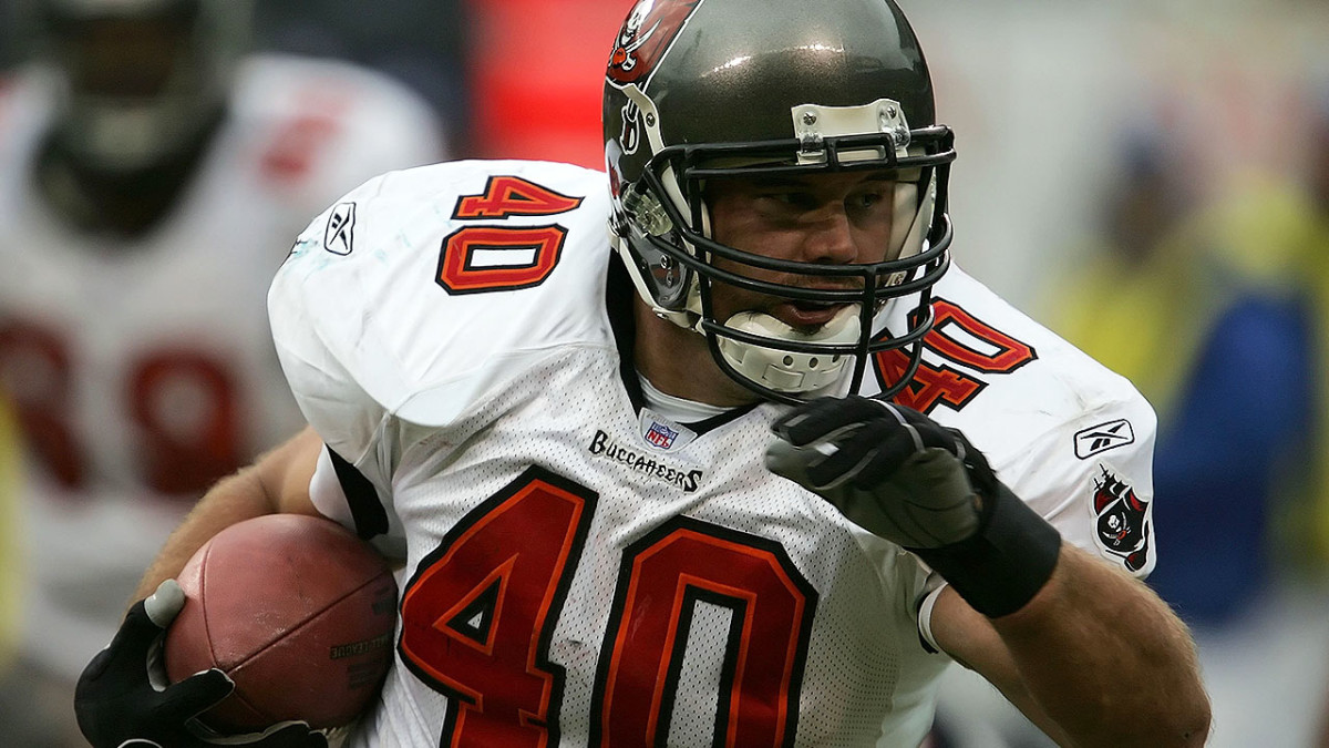 Mike Alstott marvels at increase in activity for prospects