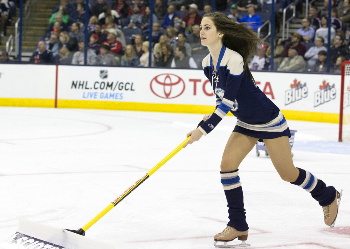 Columbus-Blue-Jackets-Ice-Crew-Girls-CEH141028059_-Senators_at_CBJ.jpg