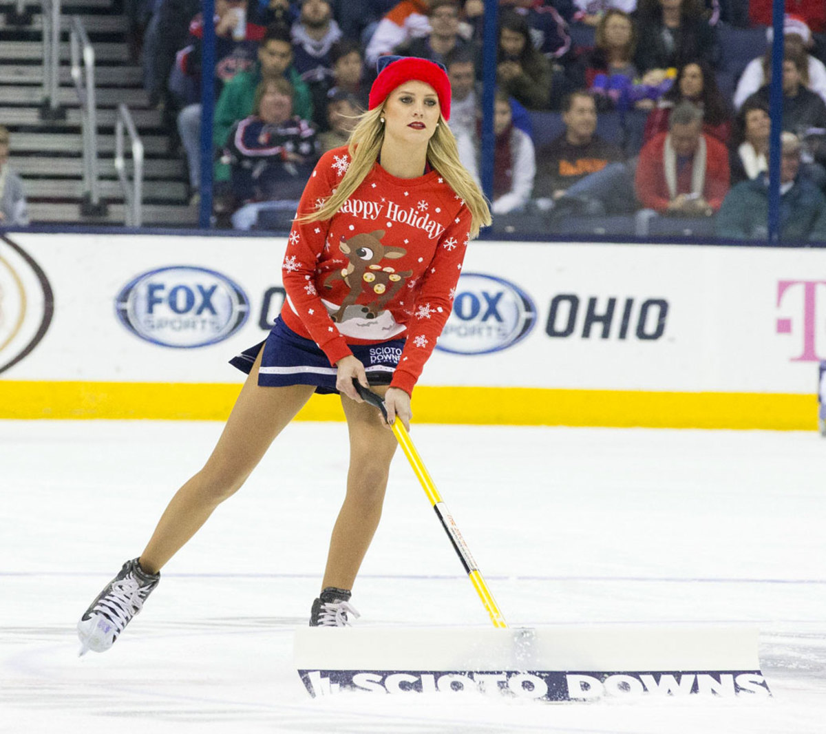 Columbus-Blue-Jackets-Ice-Crew-Girls-CEH141222028_Predators_at_CBJ.jpg