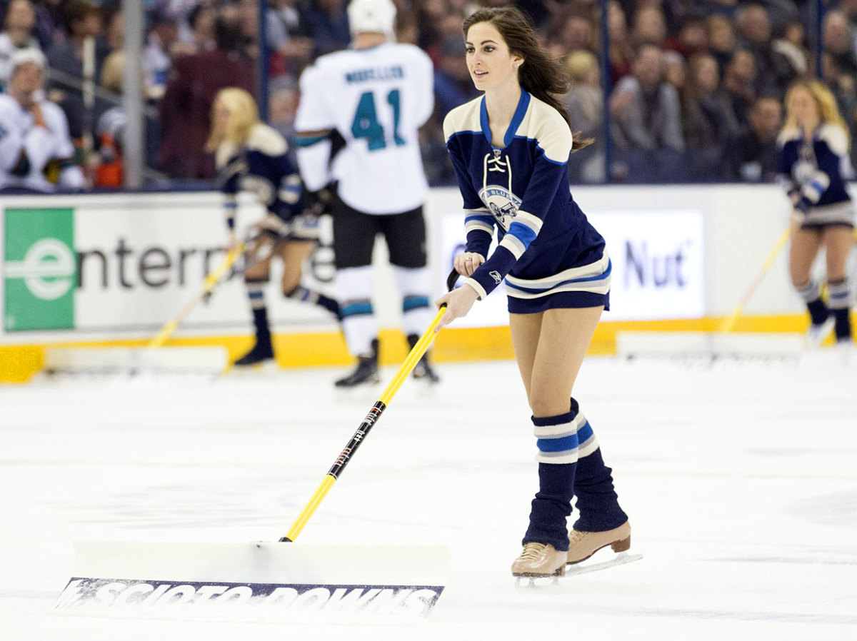 Columbus-Blue-Jackets-Ice-Crew-Girls-CEH141115057_Sharks_at_CBJ.jpg