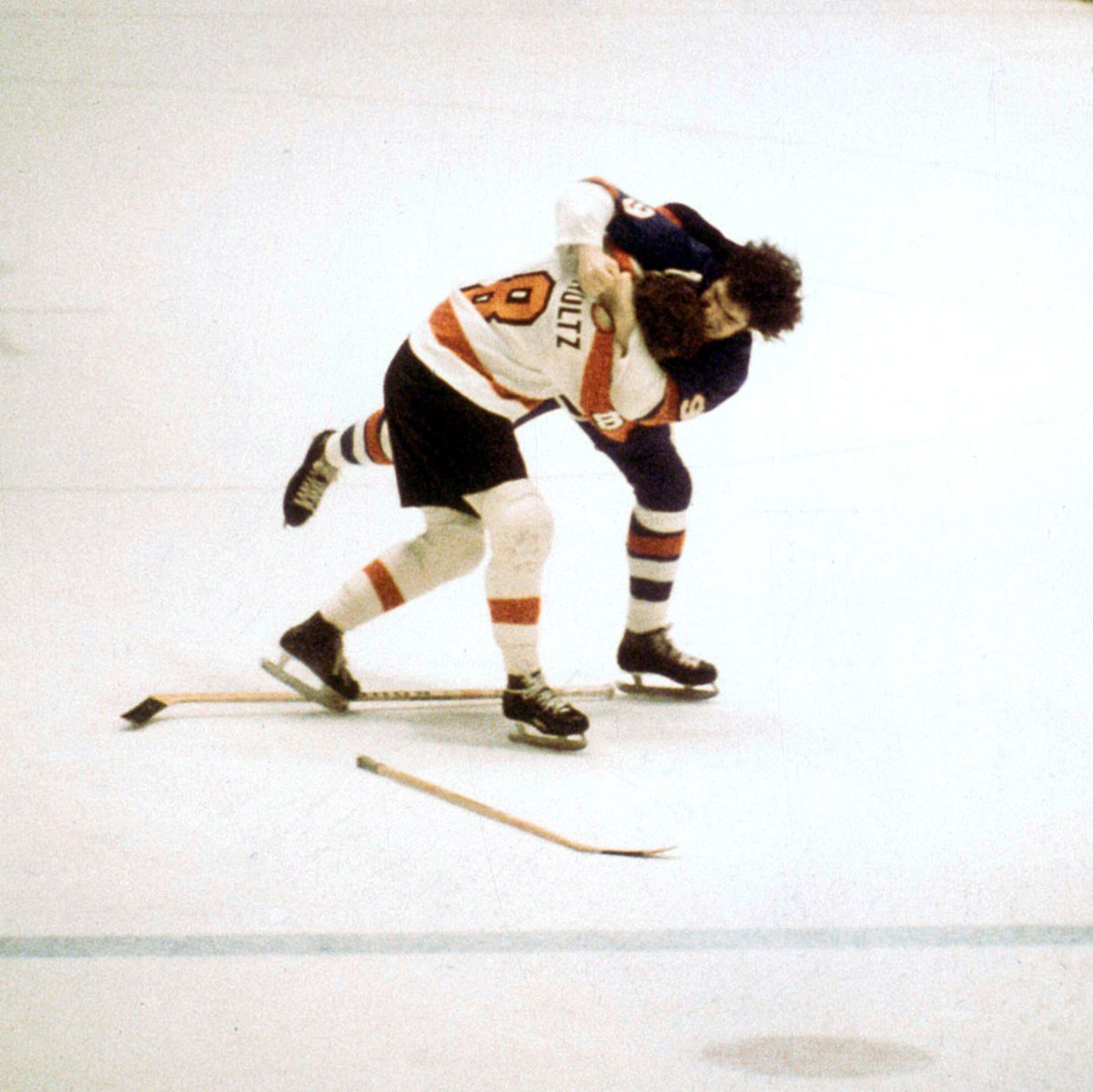 When Clark Gillies pummeled Dave Schultz, he lifted Islanders' championship  hopes - Newsday