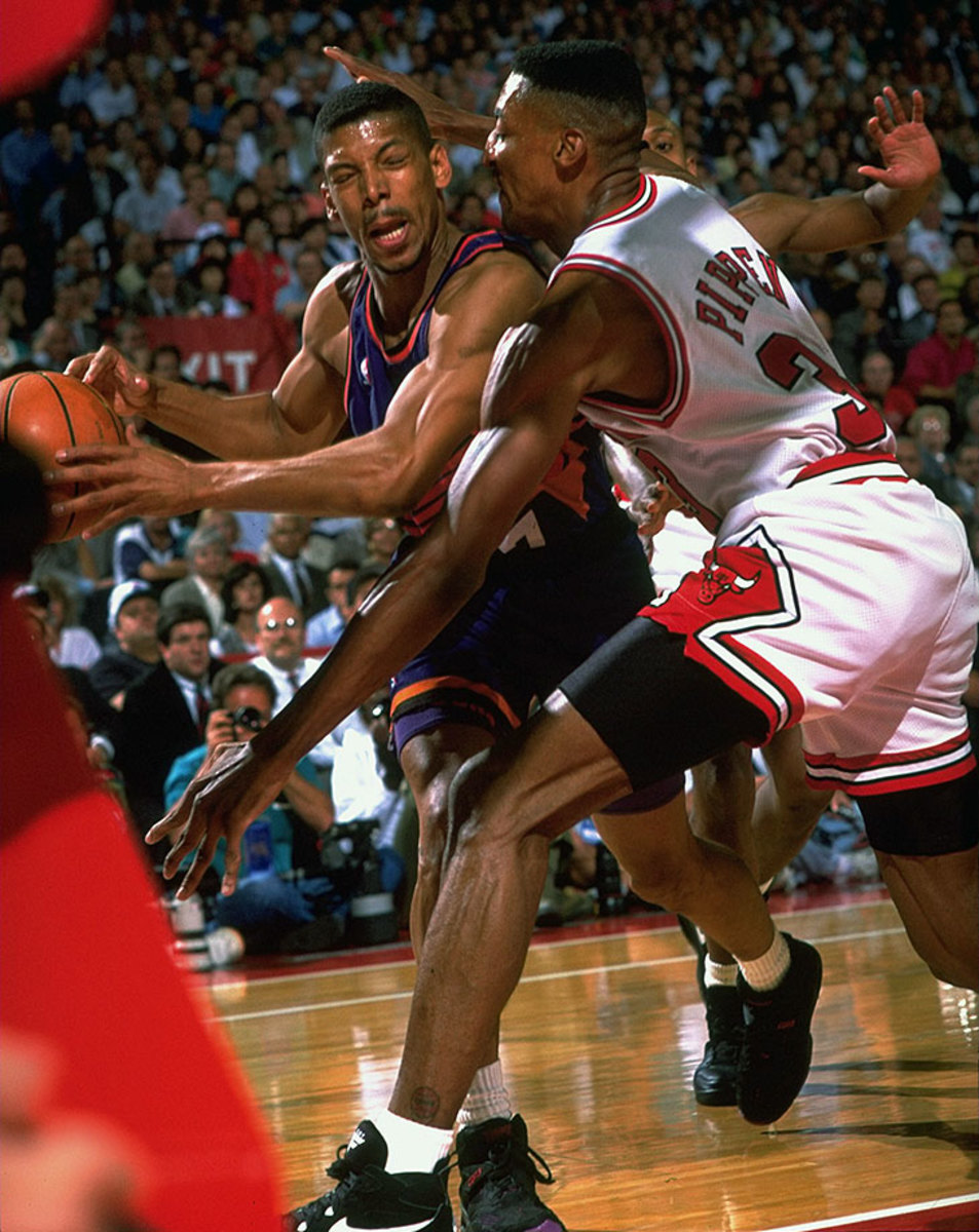 1994-0616-Kevin-Johnson-Scottie-Pippen-05313467.jpg