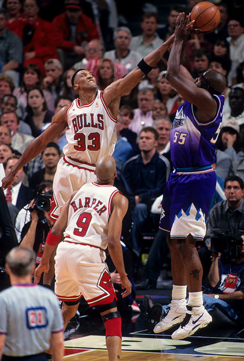 1997-0601-Scottie-Pippen-Antoine-Carr-005564353.jpg