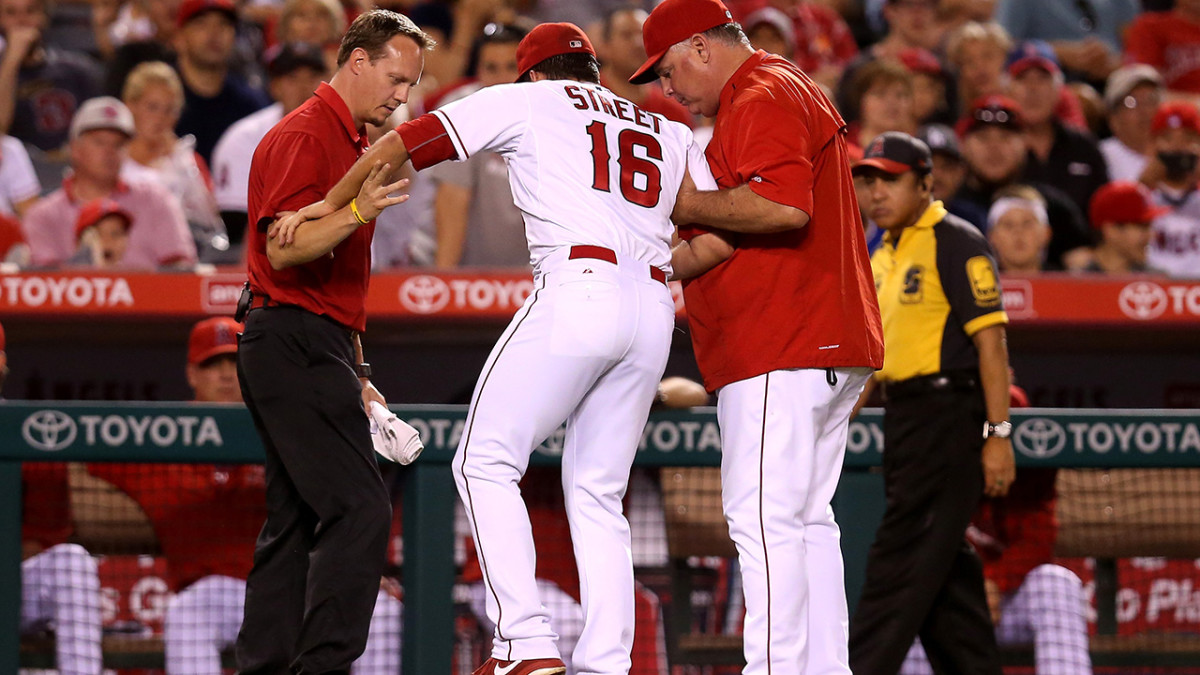 Huston Street injury AL saves leader, Los Angeles Angels closer out