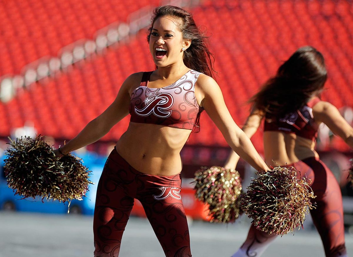 Washington-Redskins-cheerleaders-AP_285462609324.jpg