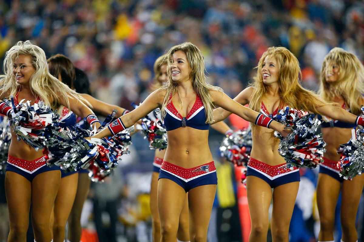 New-England-Patriots-cheerleaders-AP_3058618124.jpg