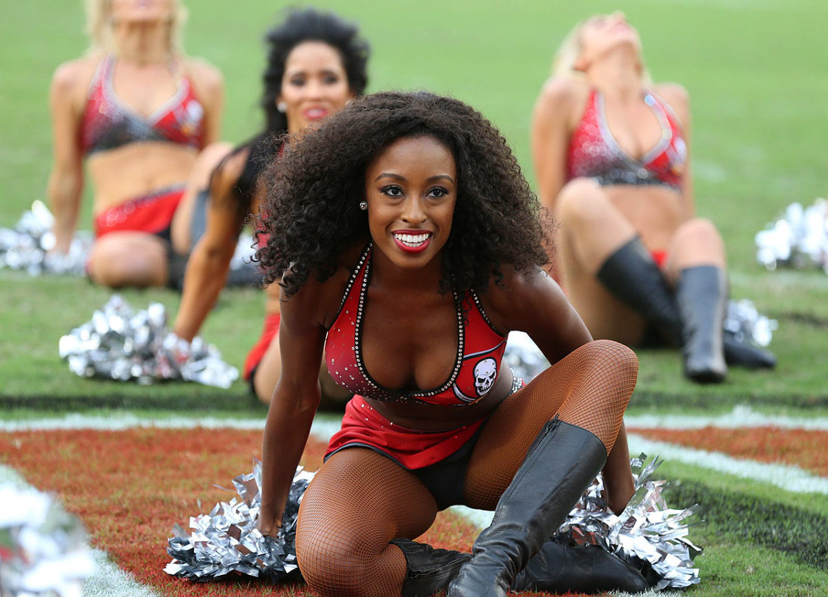 Tampa-Bay-Buccaneers-cheerleaders-X159929_TK1_2083.jpg