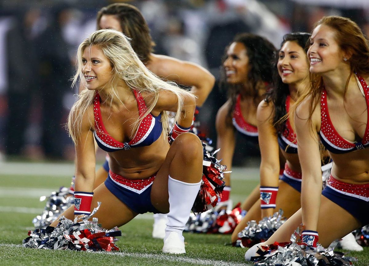 New-England-Patriots-cheerleaders-AP_374602689762.jpg