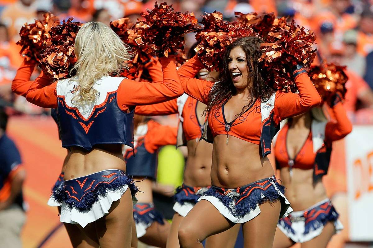 Denver-Broncos-cheerleaders-AP_687347765177.jpg