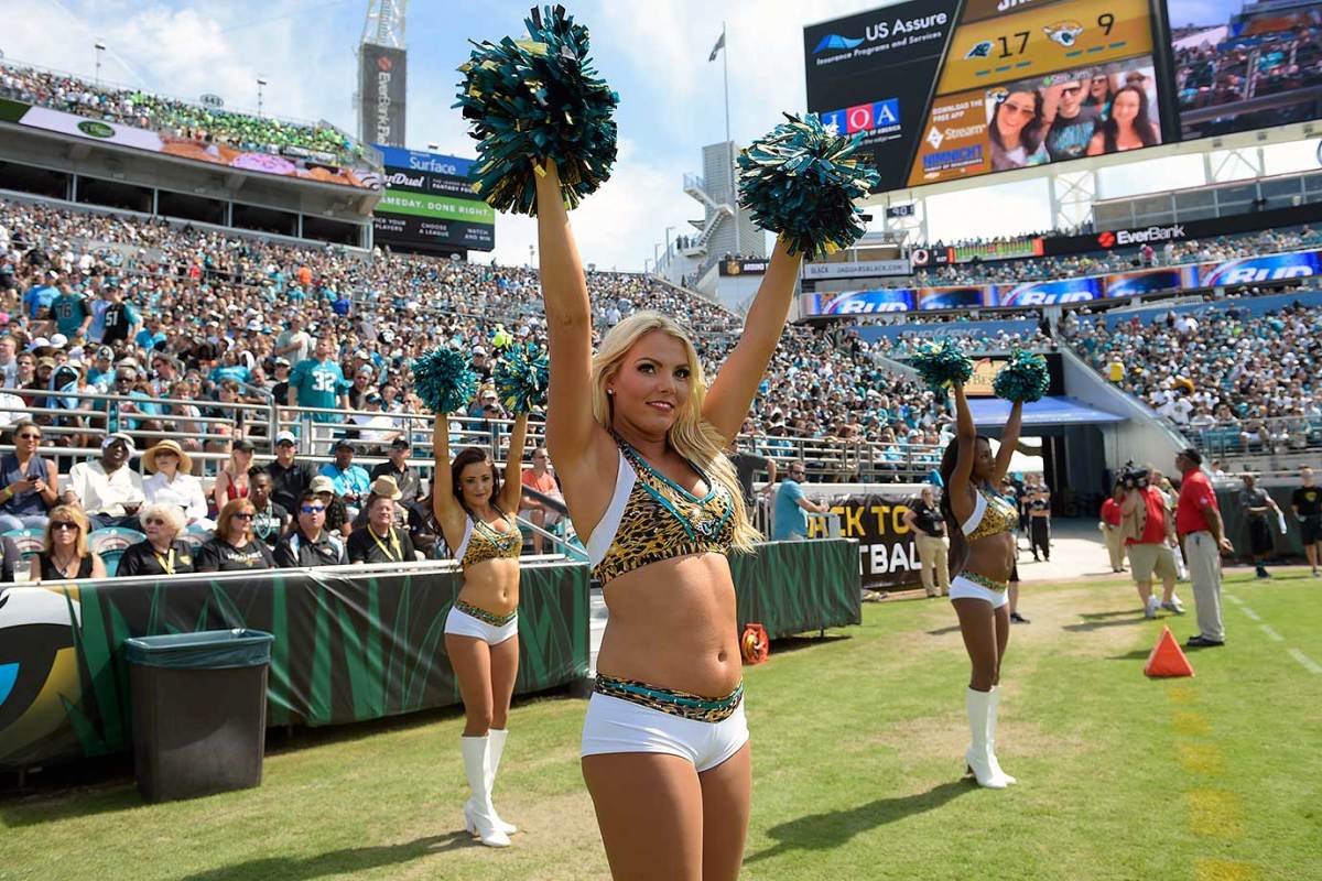 Jacksonville-Jaguars-ROAR-cheerleaders-AP_166769455294.jpg