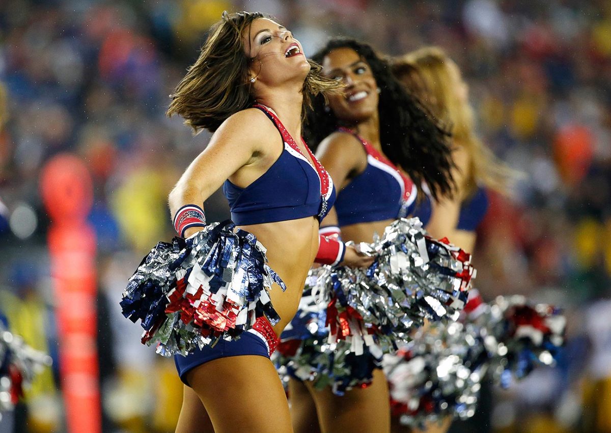 New-England-Patriots-cheerleaders-AP_451214377535.jpg