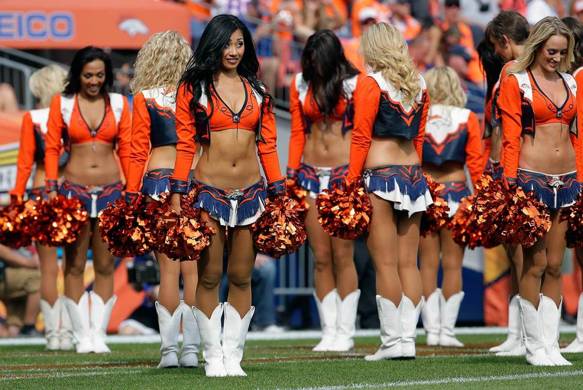 Denver-Broncos-cheerleaders-AP_908620838837.jpg