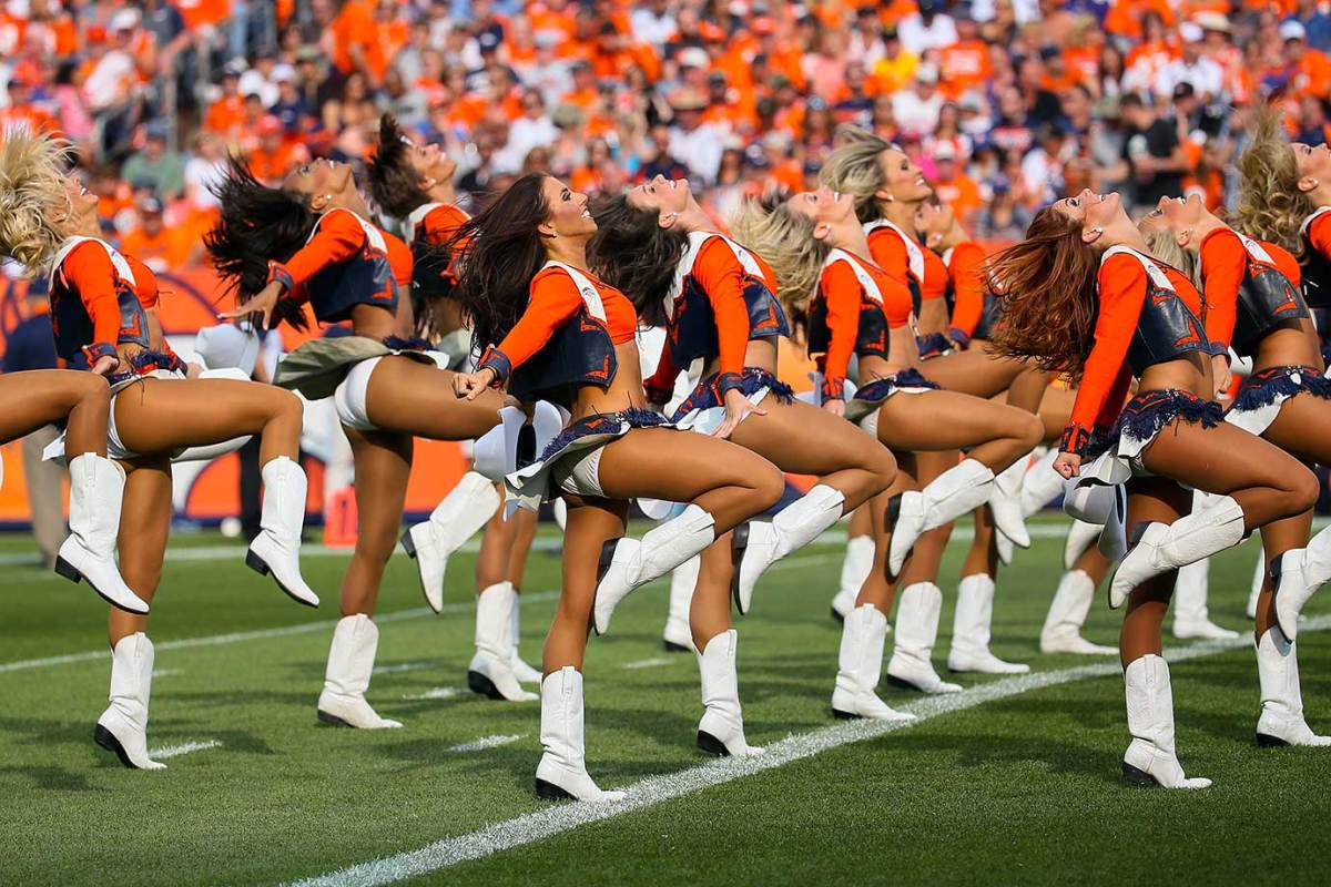 Denver-Broncos-cheerleaders-252150913034_Ravens_at_Broncos.jpg