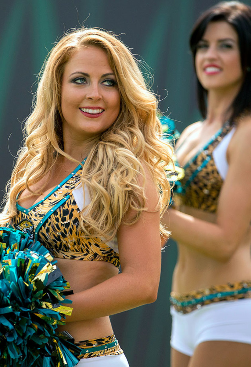 Jacksonville-Jaguars-ROAR-cheerleaders-AP_394622043640.jpg