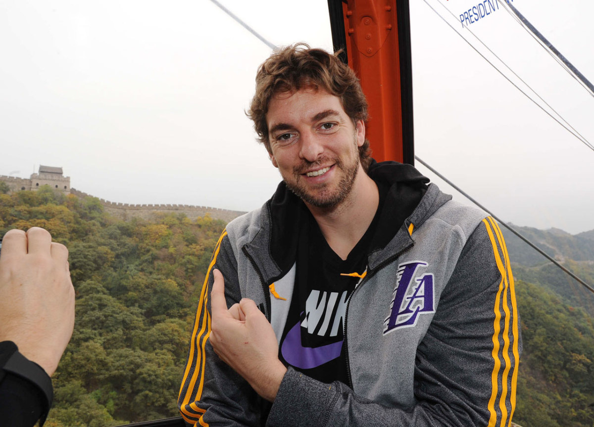 2013-Pau-Gasol-Great-Wall-of-China.jpg