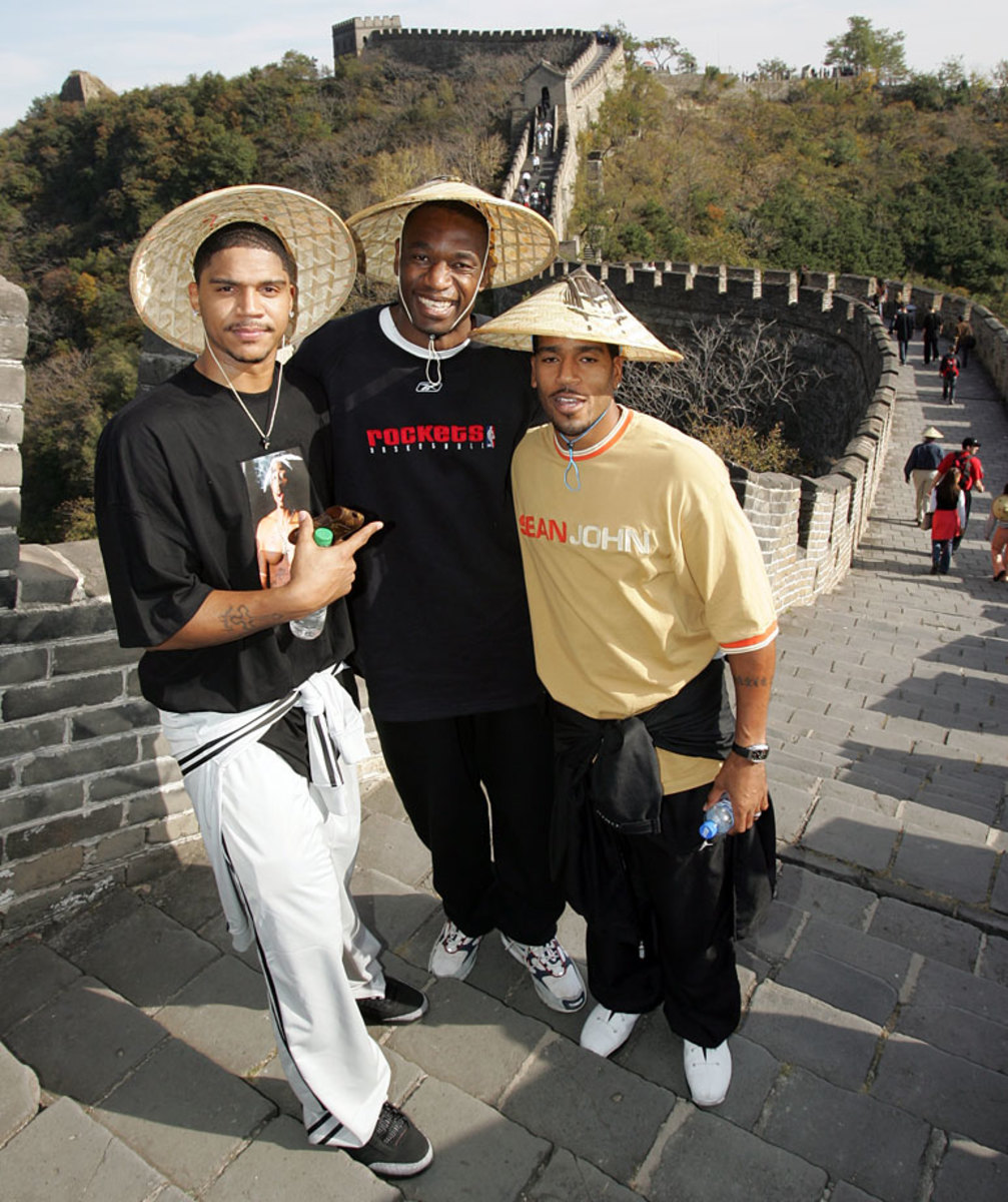 2004-Maurice-Taylor-Dikembe-Mutombo-Jim-Jackson-Great-Wall-of-China.jpg