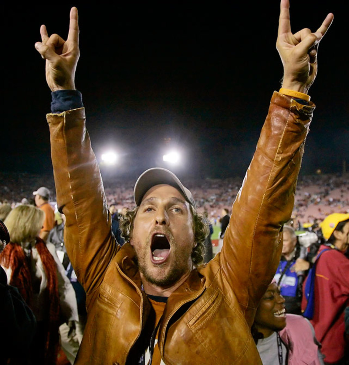 140310153306-2006-matthew-mcconaughey-rose-bowl-football-single-image-cut.jpg