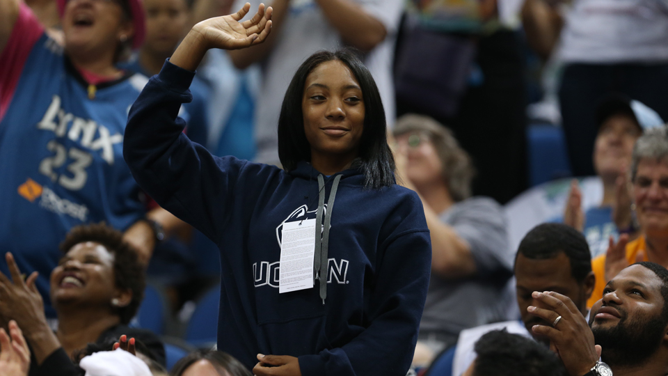 Mo'ne Davis forgoes HS basketball; focused on AAU, college - Swish Appeal