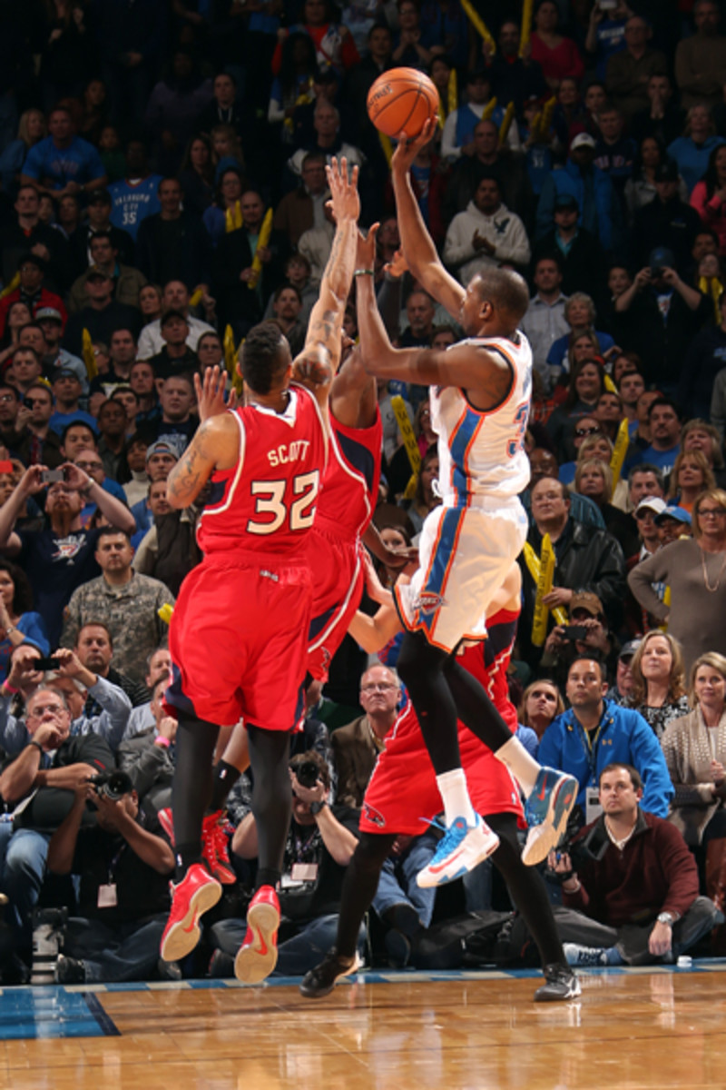 Kevin Durant hits a game-winner to beat the Hawks. (Layne Murdoch/Getty Images)