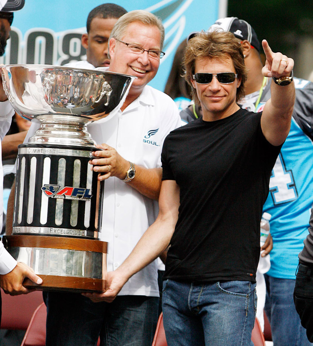 2008-0731-jon-bon-jovi-ron-jaworski.jpg