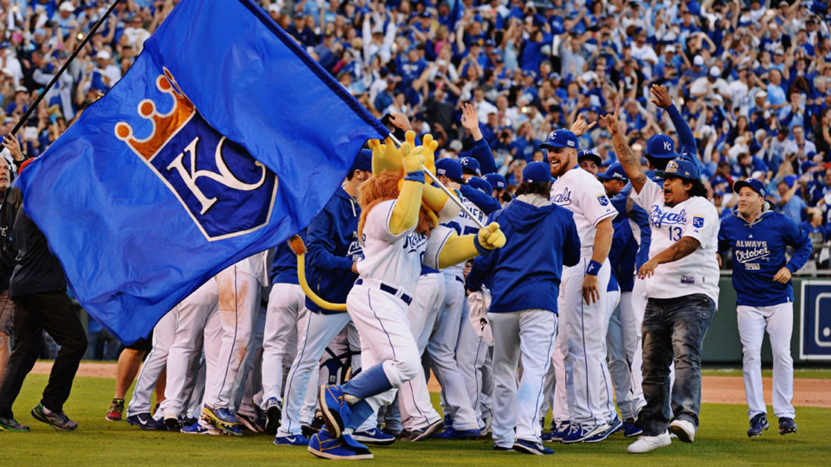 Royals, fans celebrate Opening Day for World Series Champs