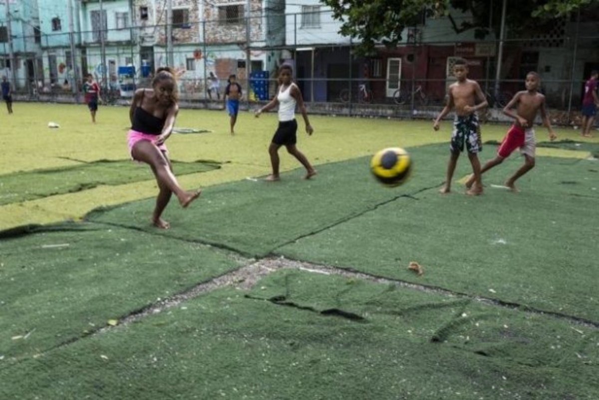 pele-brazil-favela-lights.jpg