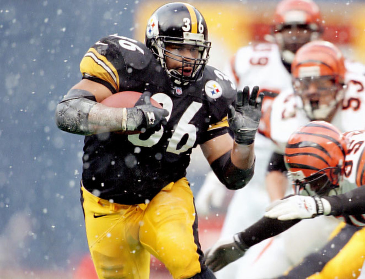 Running backs Jerome Bettis (36) and Tim Lester work on their form at Rams