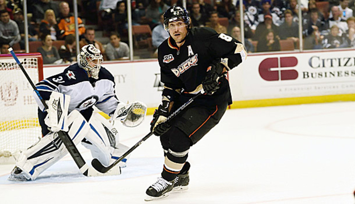 Teemu Selanne of the Anaheim Ducks