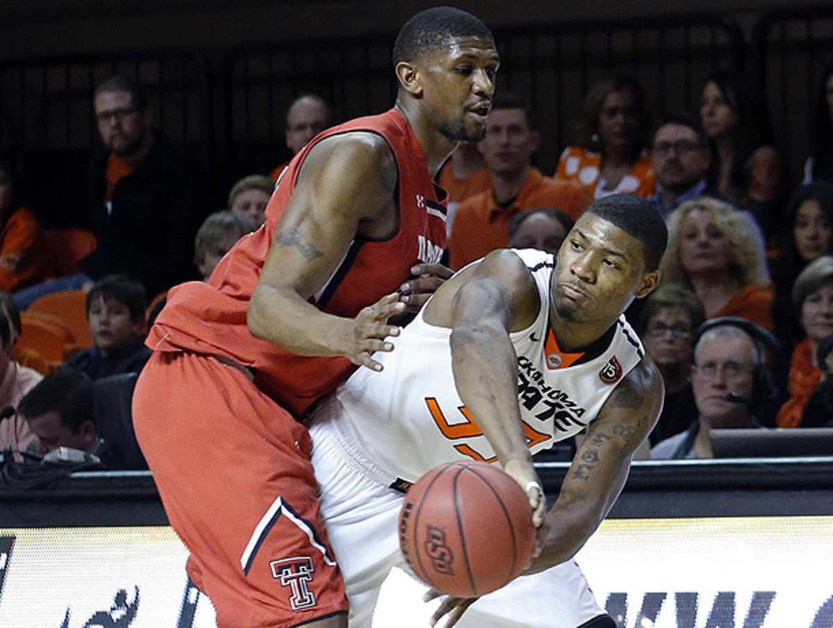 Marcus Smart (right) was effective for Oklahoma State in his return from a three-game suspension. (Sue Ogrocki/AP)