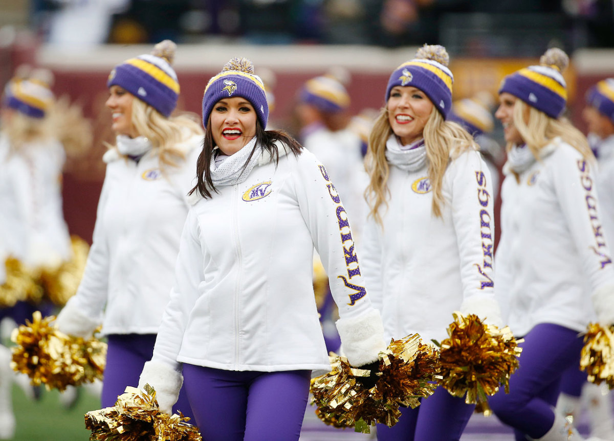 Minnesota-Vikings-cheerleaders-AP410227129576_19.jpg