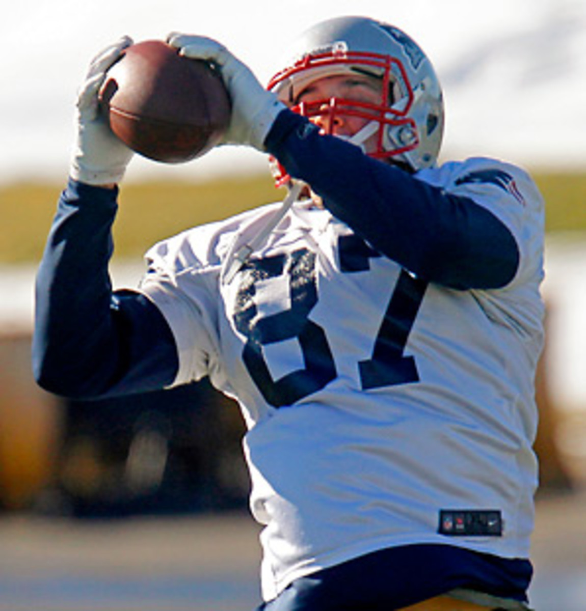 Rob Gronkowski was catchless on one target Sunday before his injury. (Stephan Savoia/AP)