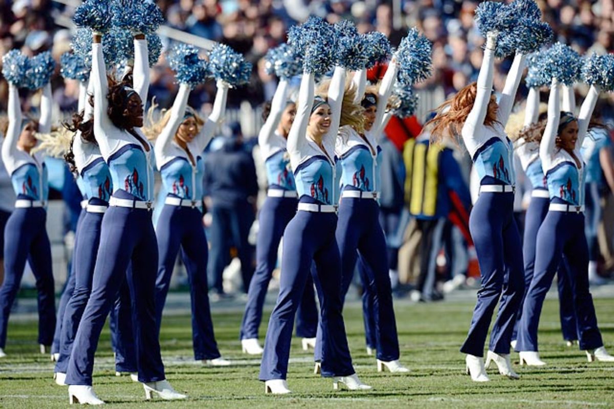 131230171913-tennessee-titans-cheerleaders-ap153690244105-8-single-image-cut.jpg