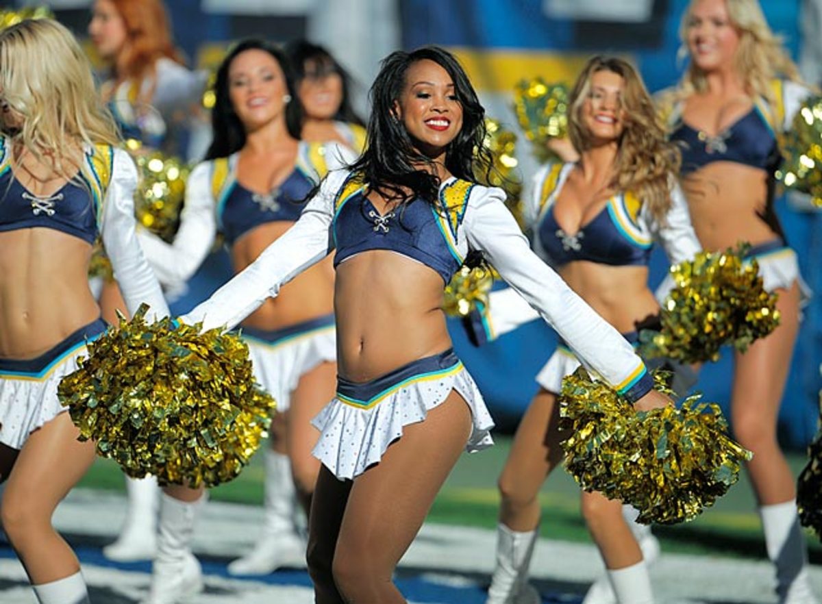 131230171853-san-diego-charger-girls-cheerleaders-ap207961183328-6-single-image-cut.jpg