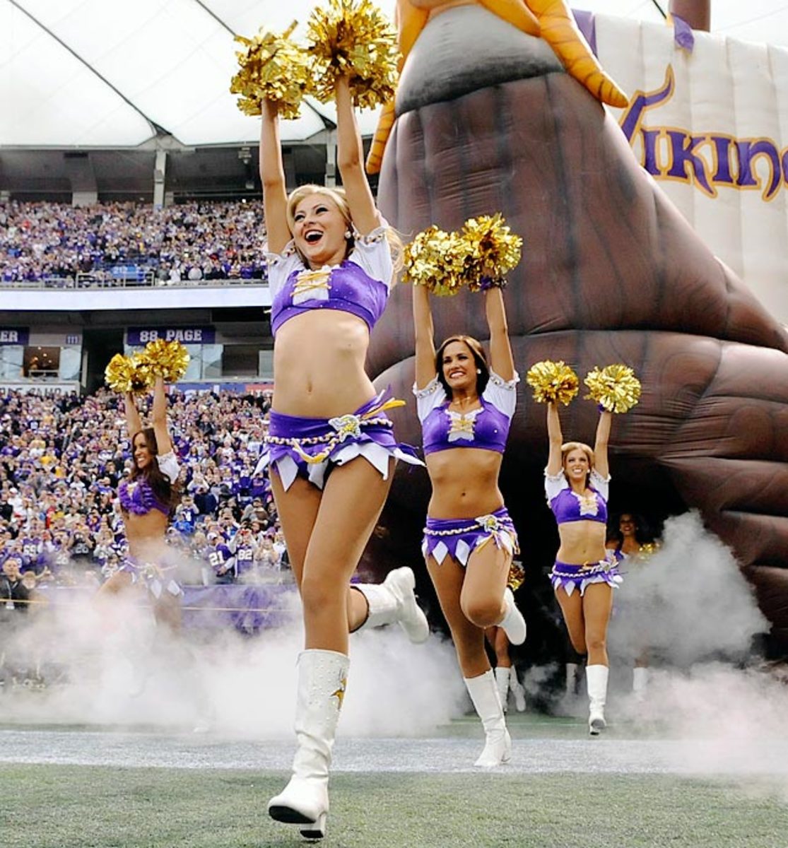 131230171801-minnesota-vikings-cheerleaders-459726689-single-image-cut.jpg