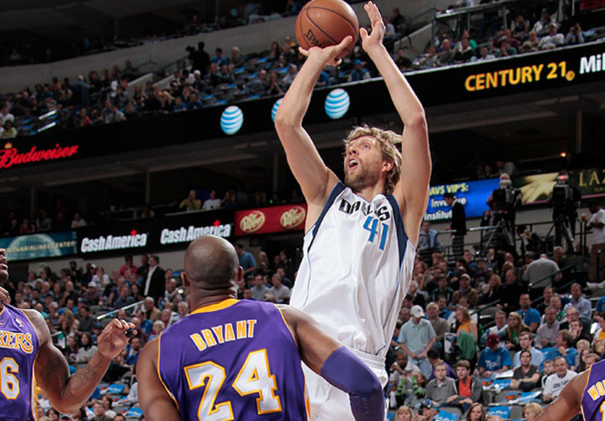 Dirk Nowitzki shoots jumper over Kobe Bryant