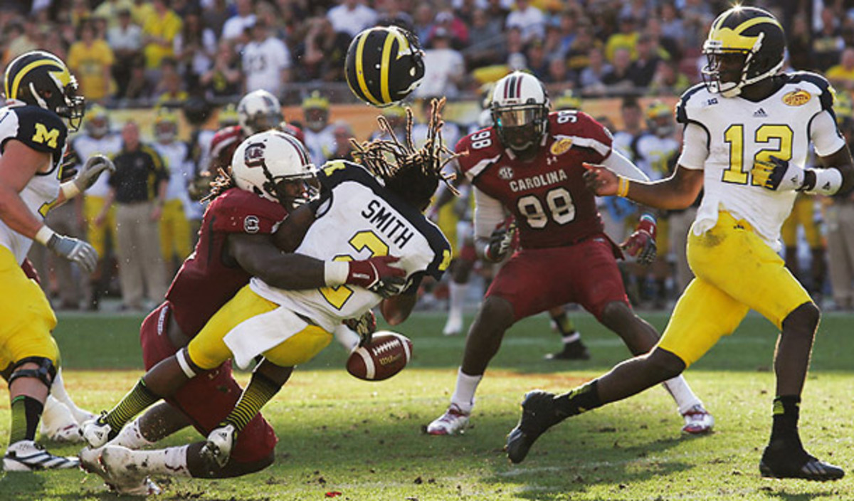 Jadeveon Clowney hits Vincent Smith