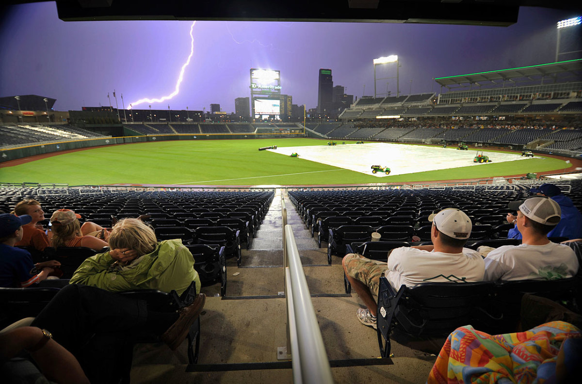 2011-college-world-series-td-ameritrade-park-lightning.jpg