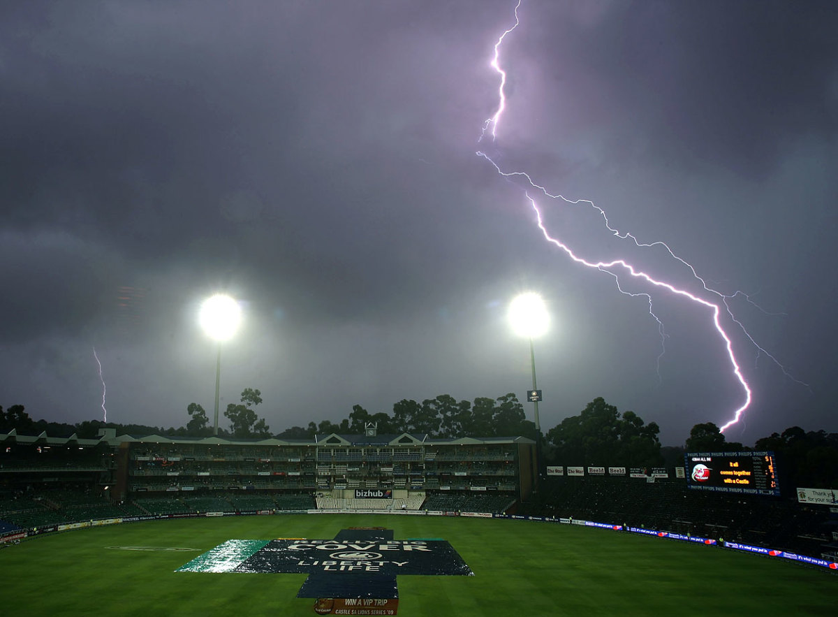 2009-wanderers-south-africa-lightning.jpg