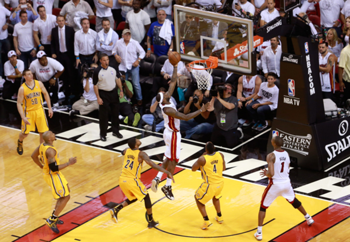 Video: Heat's LeBron James hits game-winning buzzer-beater in OT