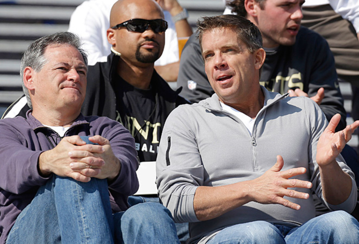 The Saints decided not to publicly disclose the contract extension of Mickey Loomis (left) last August.