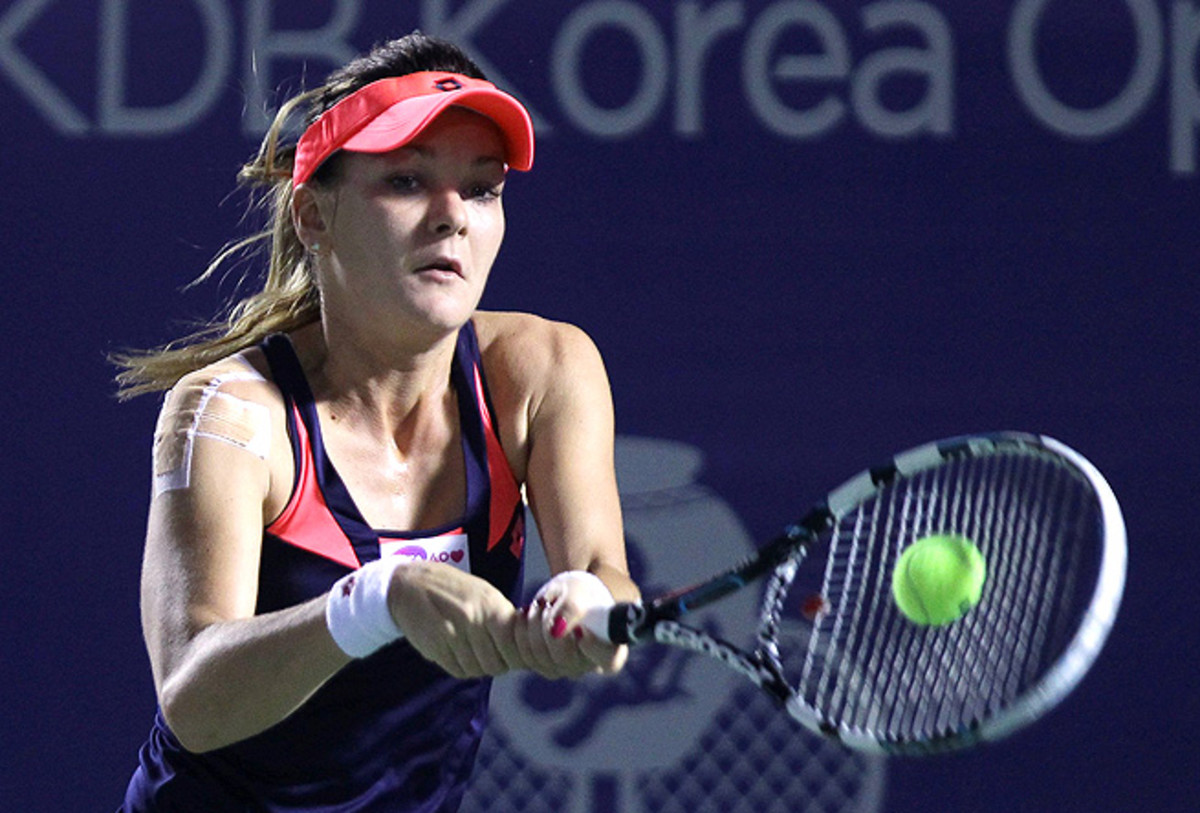 Agnieszka Radwanska defeated Alexandra Cadantu in straight sets in Seoul.