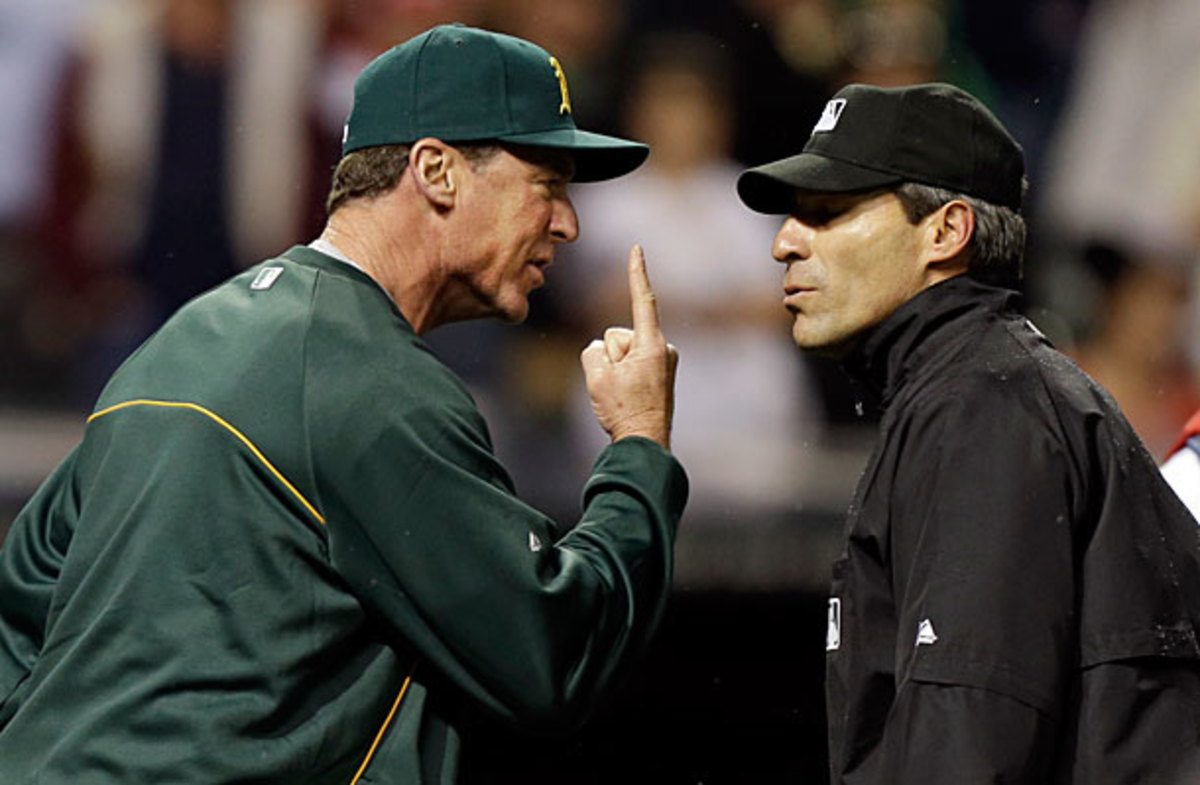 Bob Melvin and Angel Hernandez