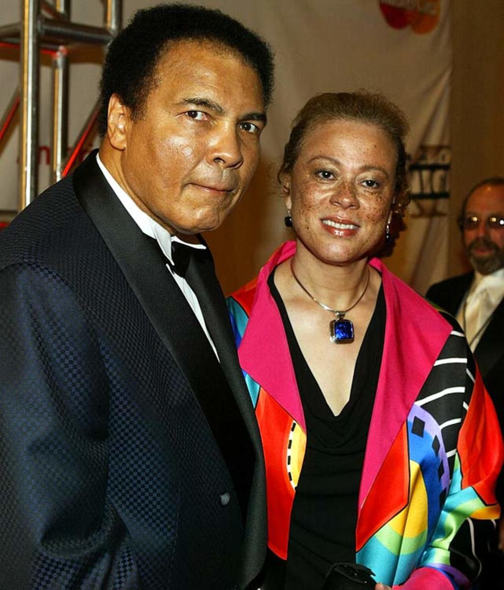 2004-muhammad-ali-lonnie.jpg