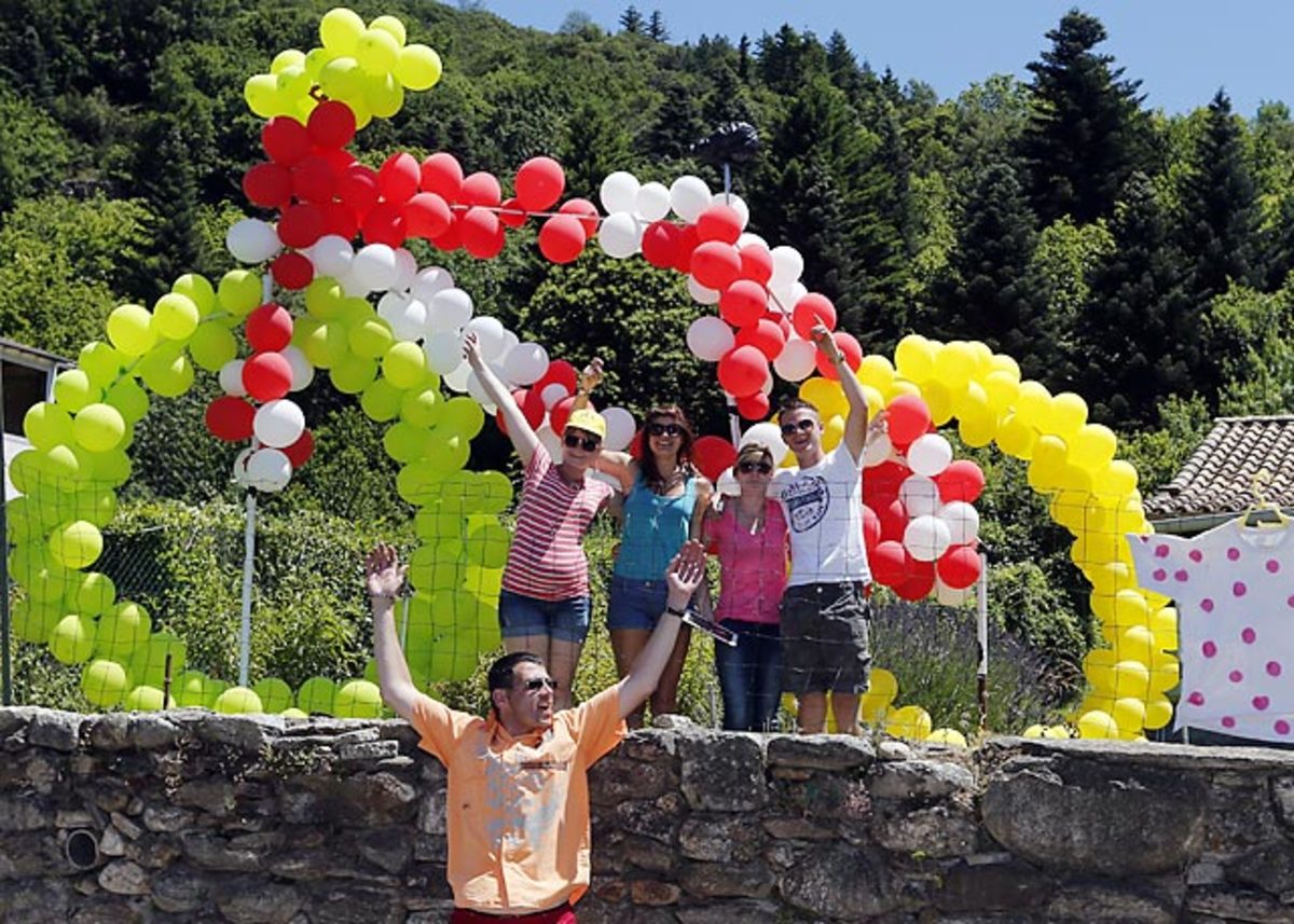 130708171240-tour-de-france-fans-172-10-single-image-cut.jpg