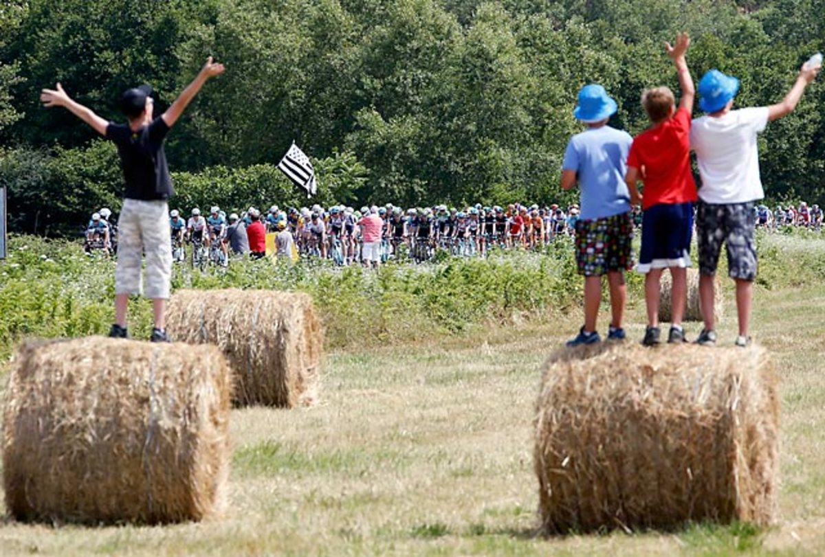 130708171410-tour-de-france-fans-889834062-lr2e96t1a-single-image-cut.jpg