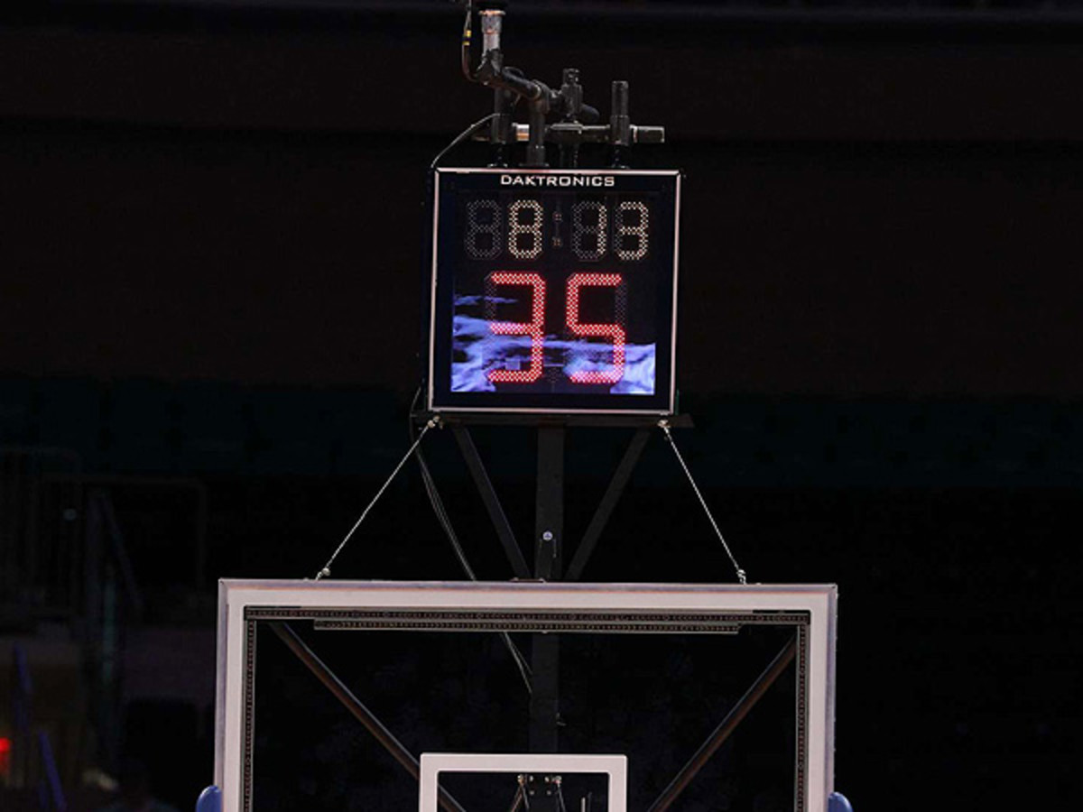 Shortening the shot clock isn't the only way to fix college basketball's scoring decrease. (Porter Binks/SI)