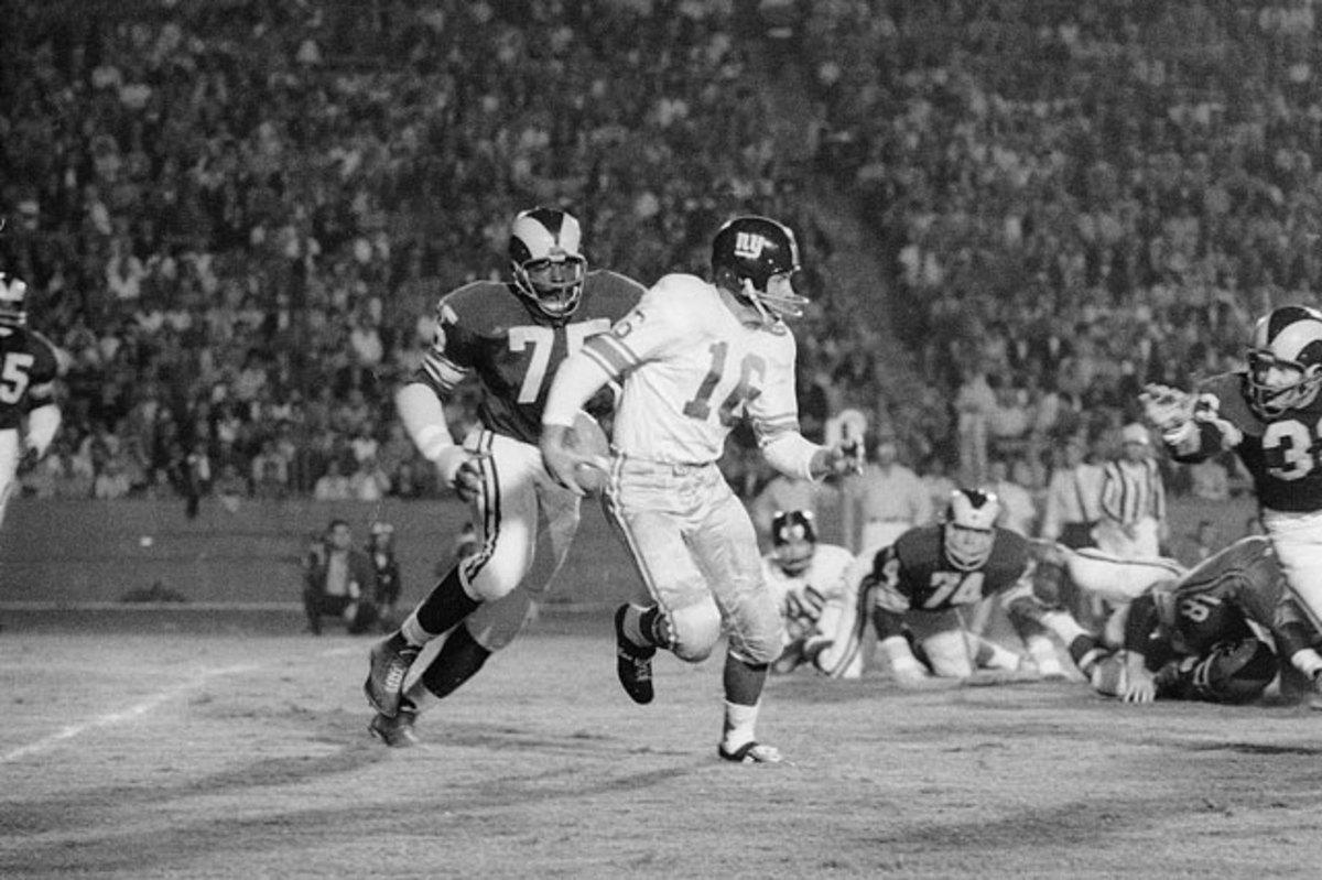 78 Tackle Deacon Jones Stock Photos, High-Res Pictures, and Images