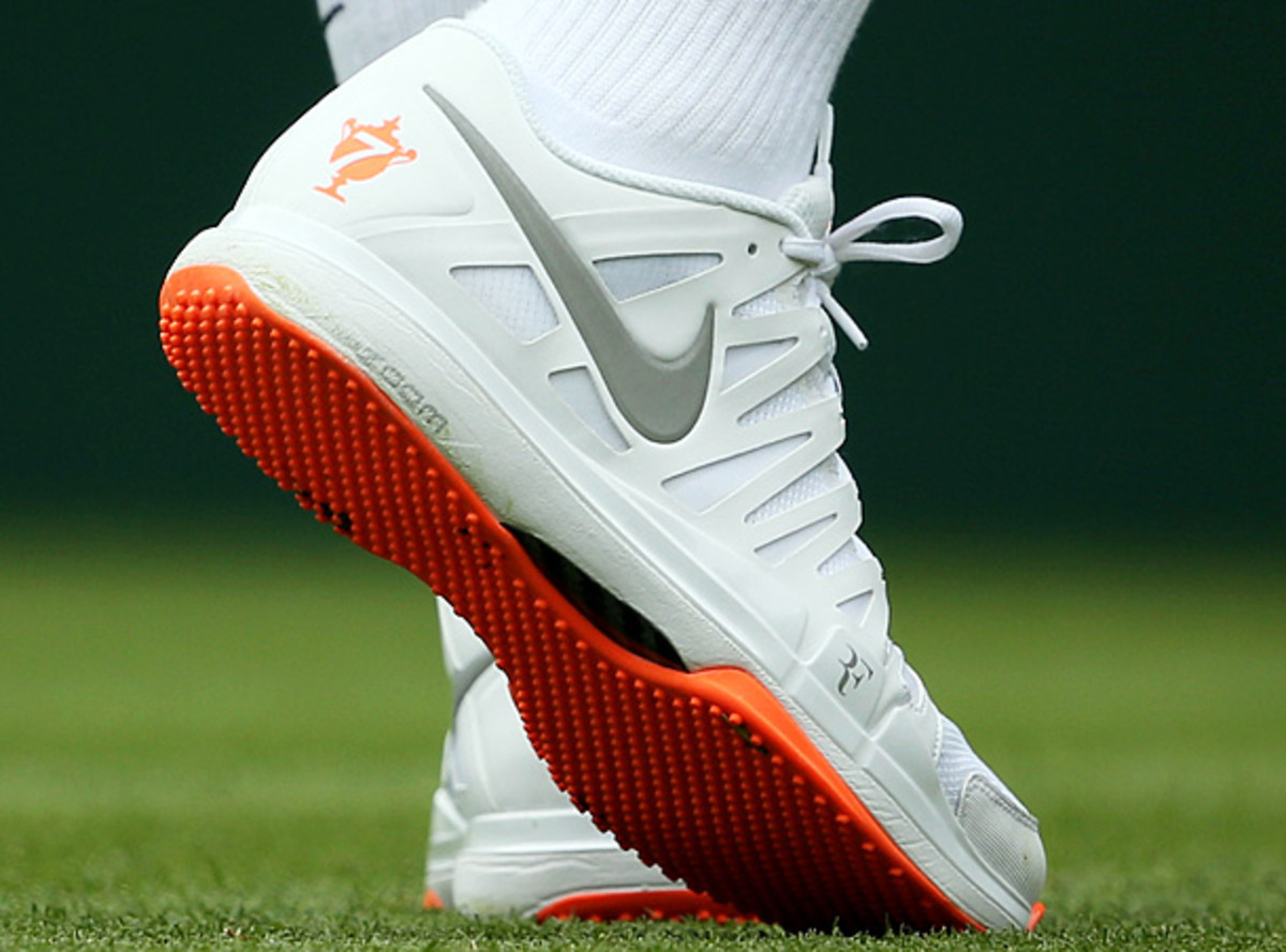 Facturable castigo Vacante Wimbledon asks Roger Federer to switch shoes - Sports Illustrated